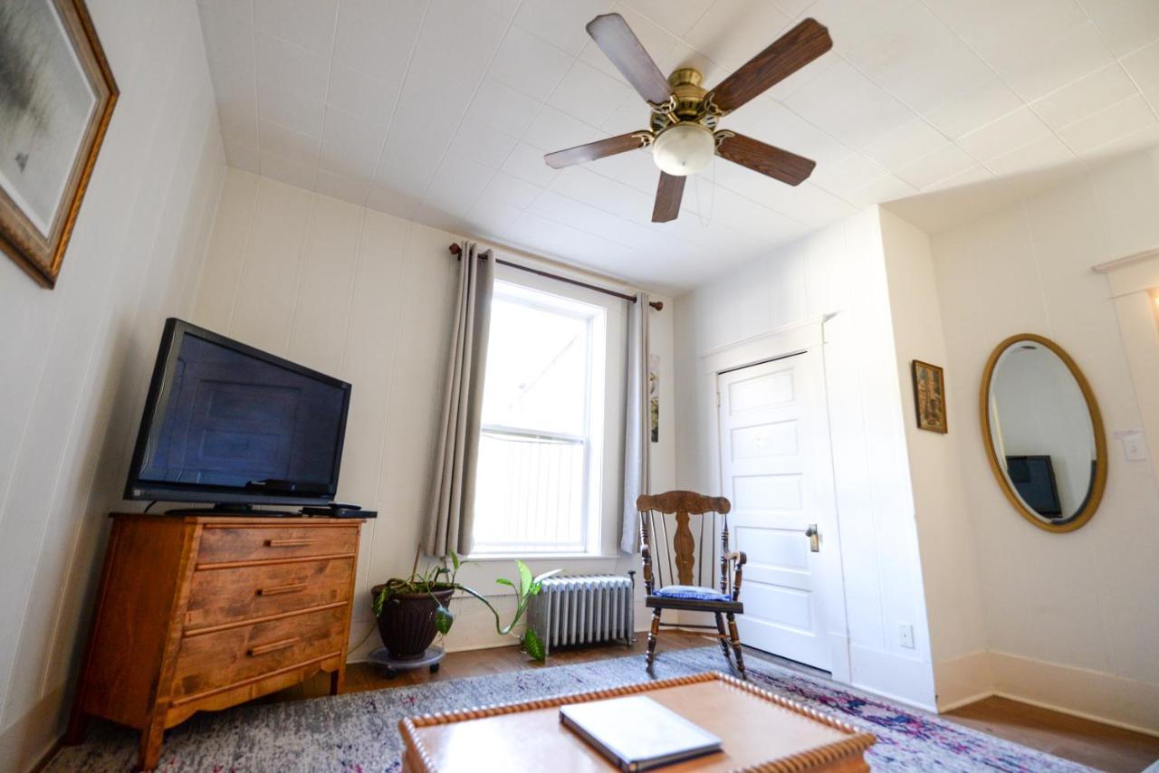 סוארד Brown & Hawkins Historical Apartments מראה חיצוני תמונה