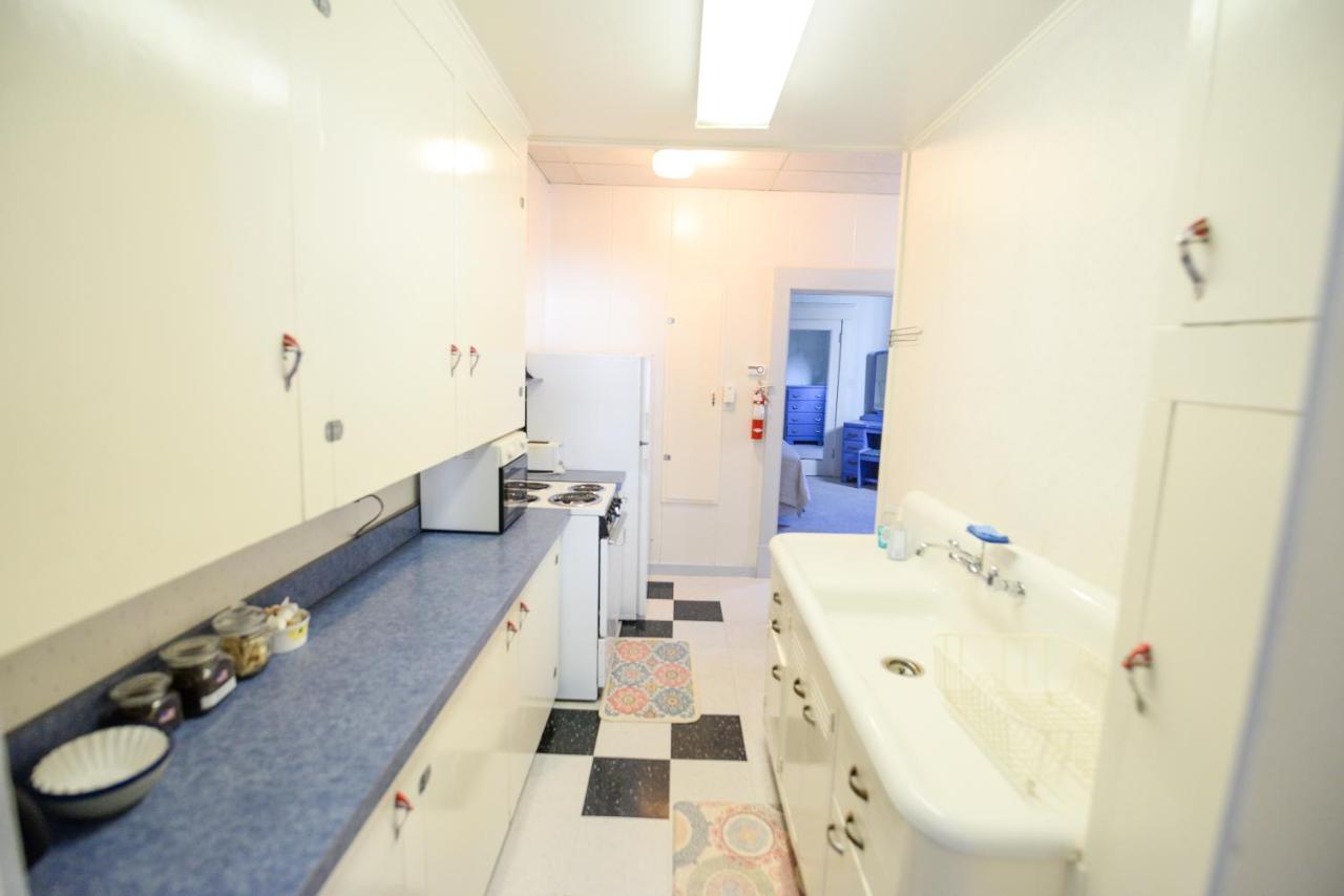 סוארד Brown & Hawkins Historical Apartments מראה חיצוני תמונה