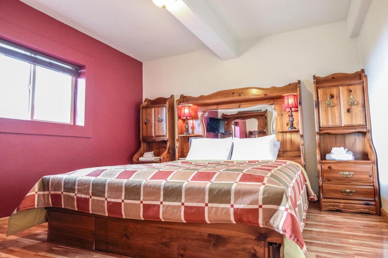 סוארד Brown & Hawkins Historical Apartments מראה חיצוני תמונה